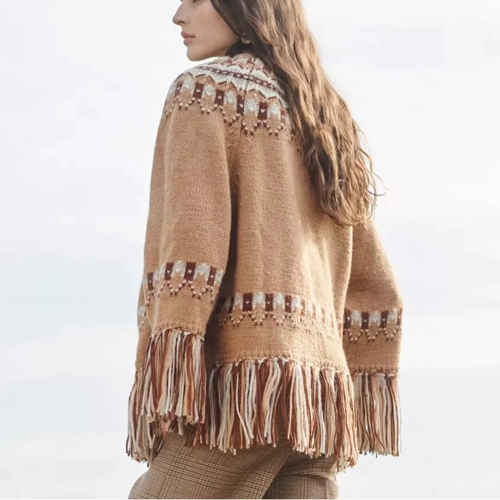 Zara Limited Edition 100% Wool Jacquard Knit Poncho with Fringed Trim NWT - Picture 2 of 6